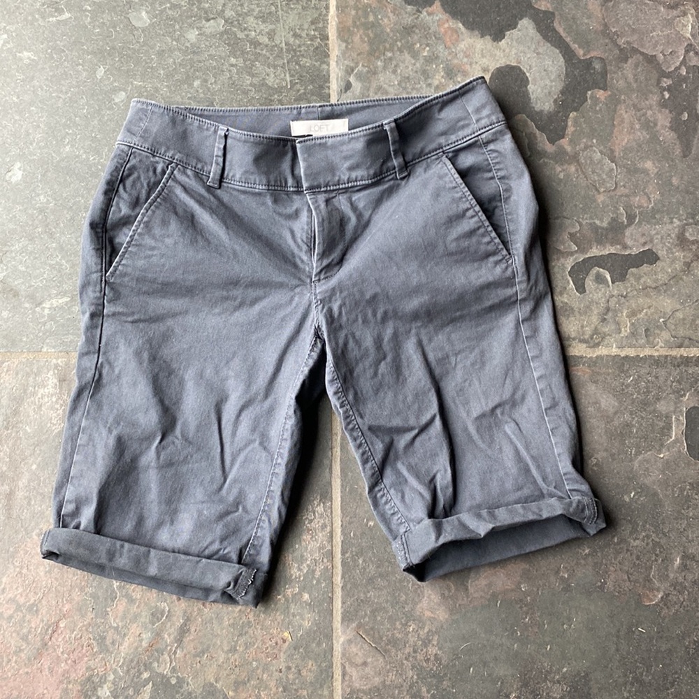 Ann Taylor loft, Bermuda shorts size 2